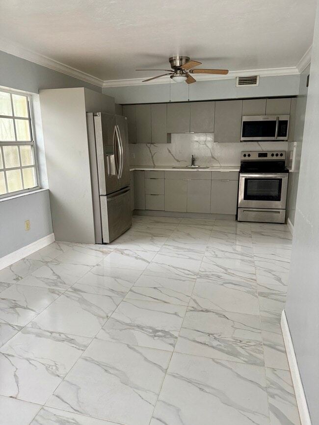 Building Photo - 1161 NW 116th St