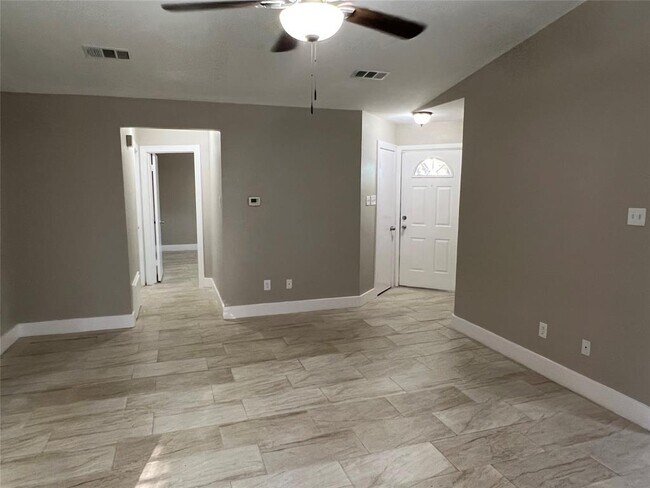 Building Photo - 5909 Avery Island Ave