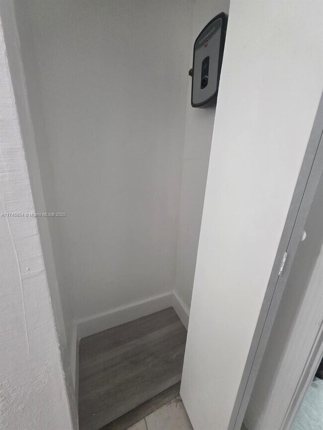 Building Photo - 8312 NE Miami Ct