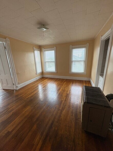 Building Photo - 32 Dix St