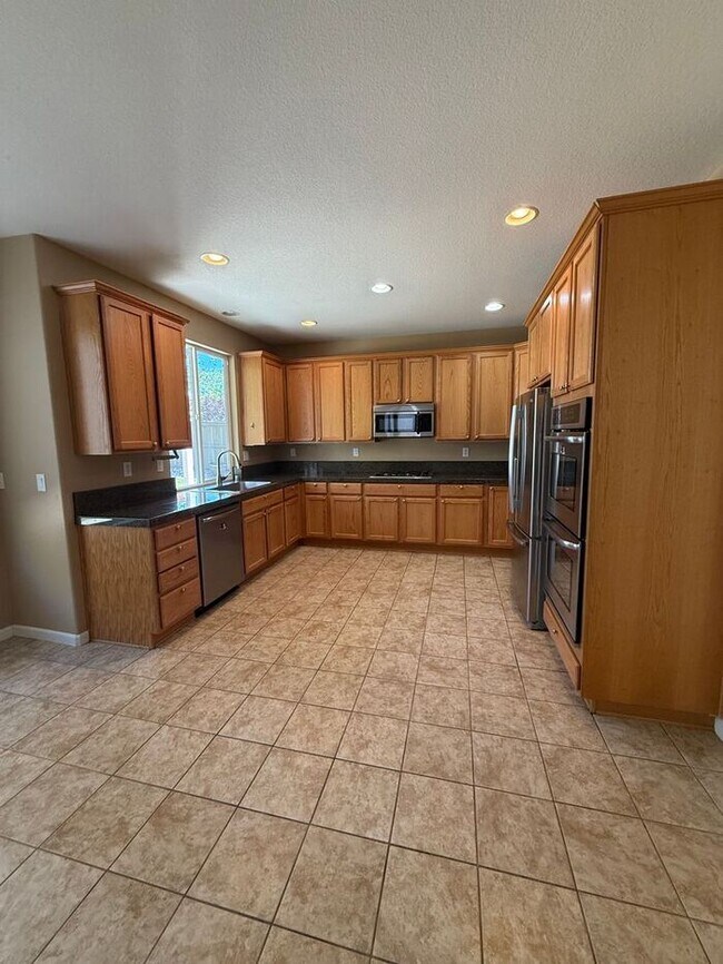 Building Photo - COMING SOON! Spacious 4 Bed 3 Bath Two-Story Home in Curti Ranch