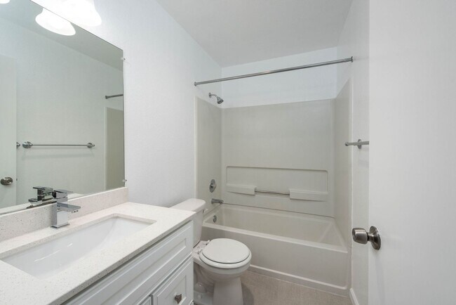 Building Photo - Westland Estates 2 Bedroom 2.5 Bathroom Condo