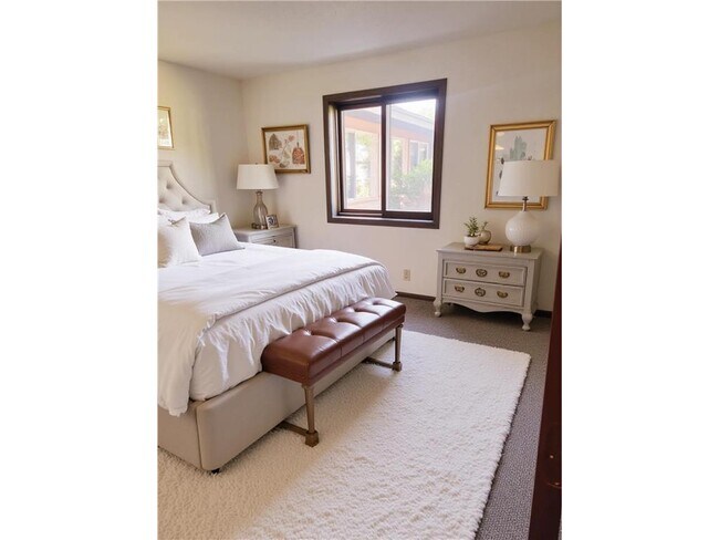 Building Photo - 11 Park St N