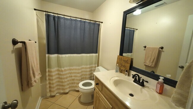Building Photo - 7165 Ashmoor Dr N