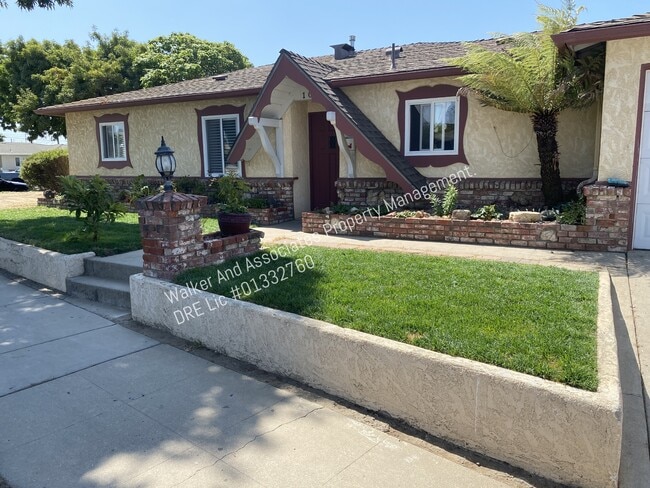 Building Photo - 1002 W El Camino St