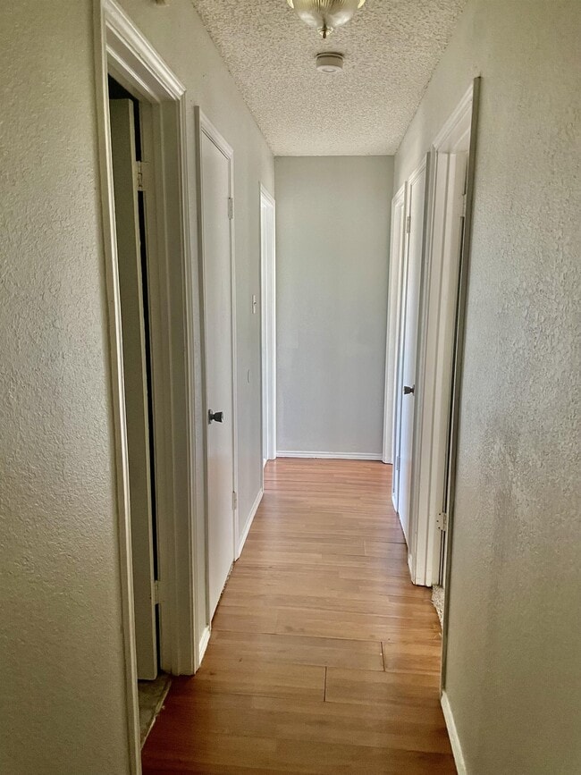 Building Photo - 909 NW Summercrest Blvd