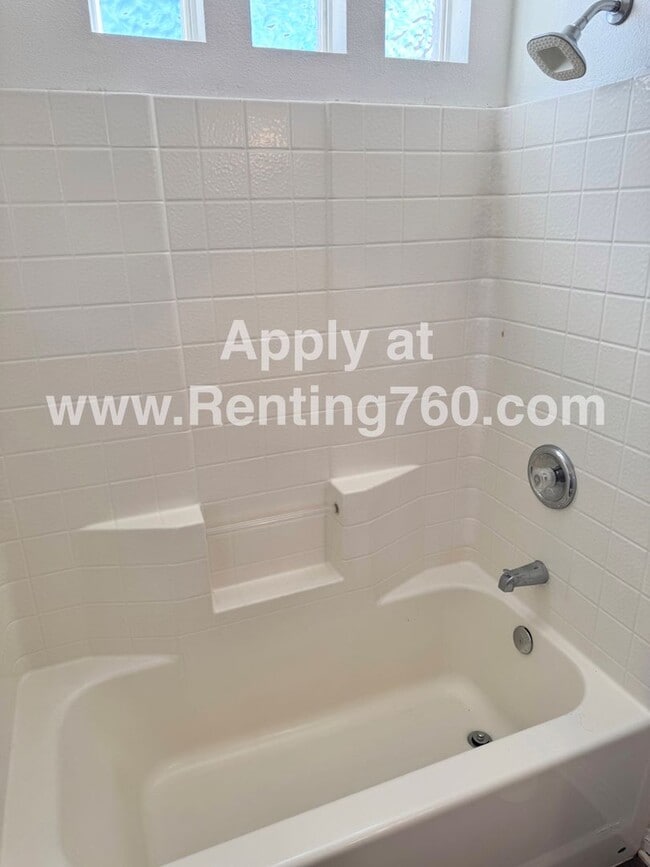 Building Photo - 3 Bed 2 Bath Home In Copper Hills!