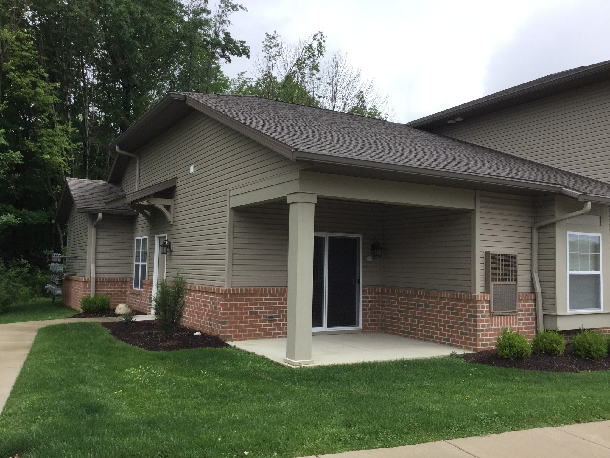 Building Photo - 1065 Reimer Rd