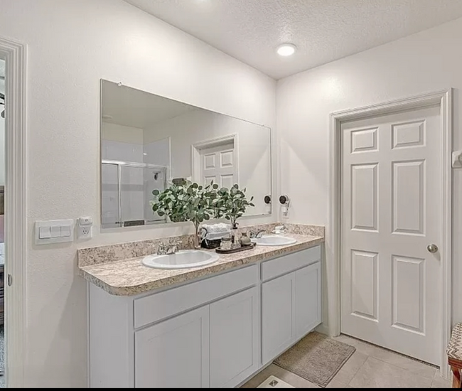 Building Photo - 7489 Tourmaline Dr