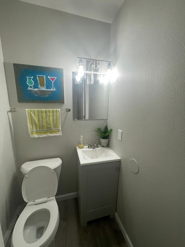 Building Photo - Renovated 3 Bedroom 1.5 Bathroom in Arvada!