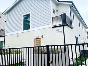 Building Photo - Soho Partners 1235