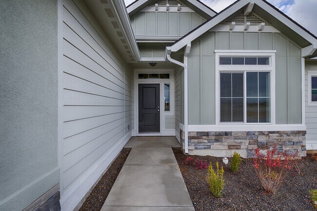 Building Photo - Newer home in Meridian  2100Sqft, Goldengrove Sub., Room for all of your Toys