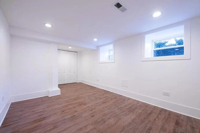 Building Photo - 1140 N Winchester Ave