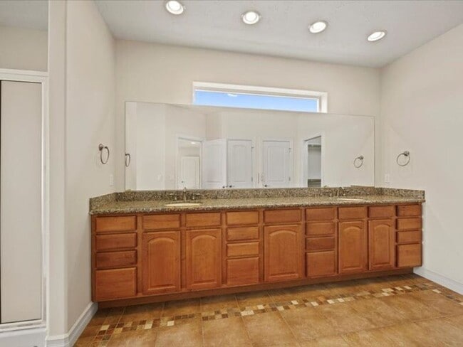 Building Photo - 2607 Stonecreek Dr