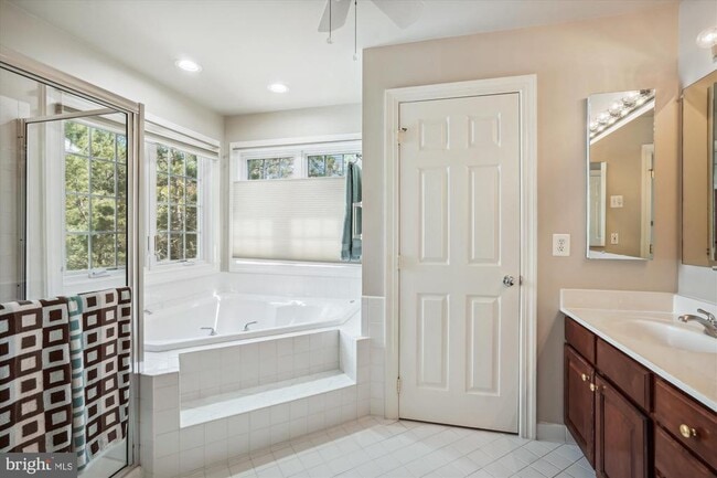 Building Photo - 4524 Fair Valley Dr