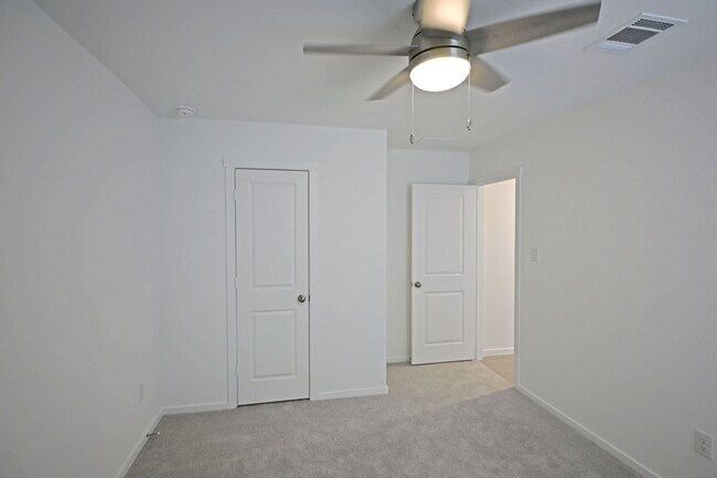 Building Photo - 1502 Tiptop Mdw