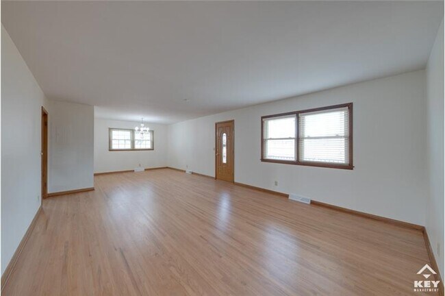 Building Photo - 6402 E 11th St N