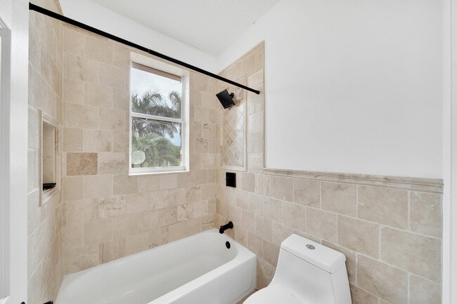 Building Photo - 5878 Bay Hill Cir