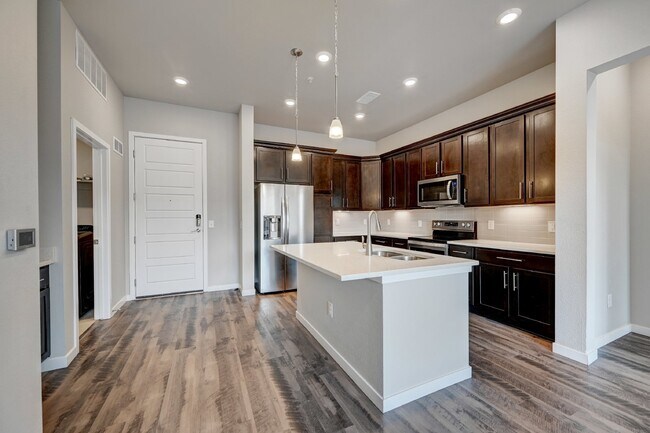 Building Photo - $2,150- 2 Bed, 2 Bath Condo in Littleton w...