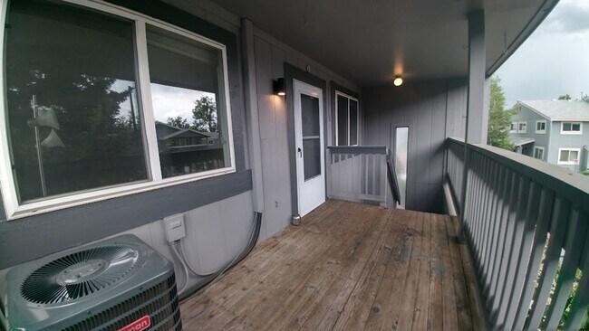 Building Photo - MOVE IN READY!! 2-Bedroom Boulder Condo