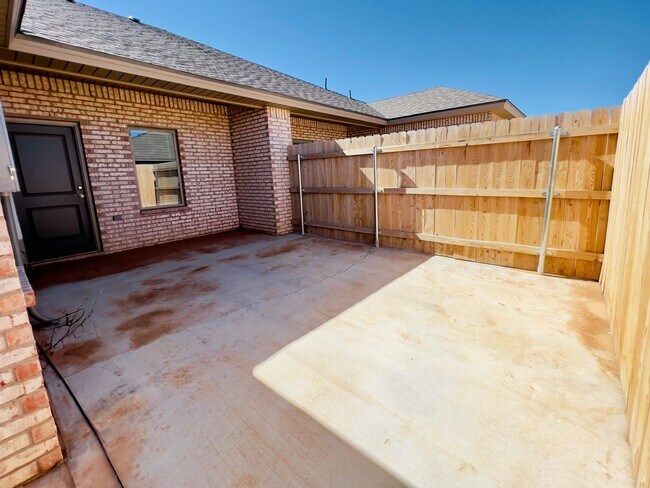 Building Photo - Charming 2 Bedroom, 2 Bathroom Townhome in...