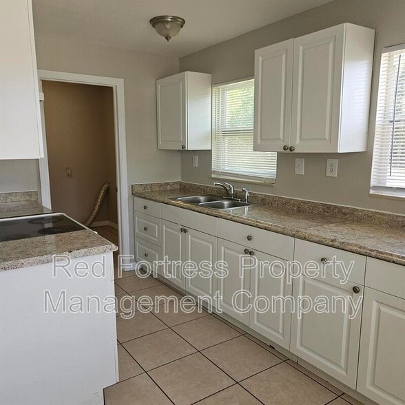 Building Photo - 2721 Elmwood St