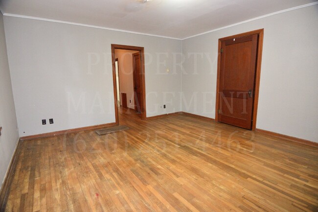 Building Photo - 1 bed, 1 bath rental unit close to schools...