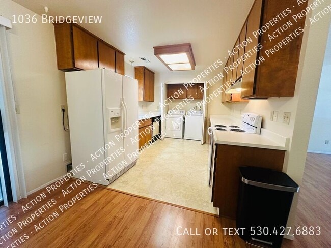 Building Photo - 1036 Bridgeview-