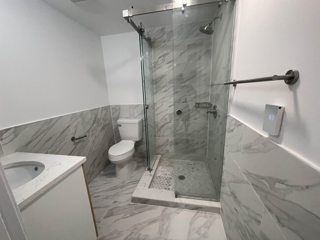 Building Photo - 416 10TH St