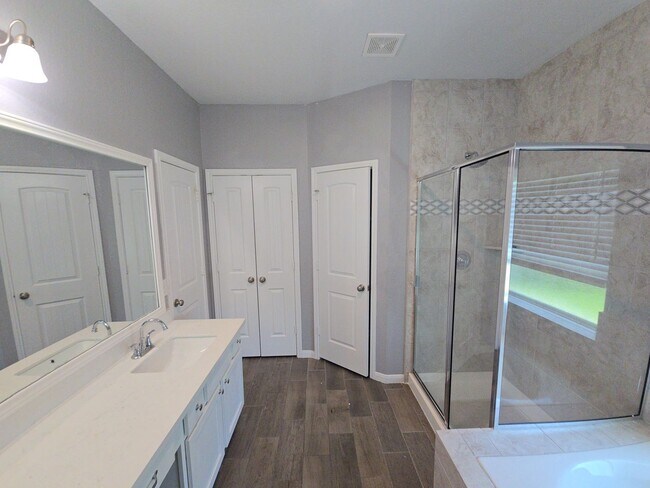 Building Photo - 14114 Little River Dr
