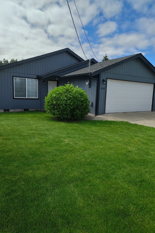 Primary Photo - **** CLEAN AND CONVENIENT ****