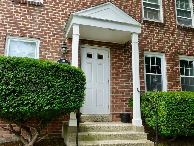 Building Photo - 10 Clarmore Dr