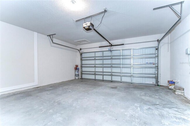 Building Photo - 30600 Thunderbird Dr