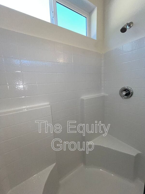 Building Photo - 4114 E Kaweah Ave
