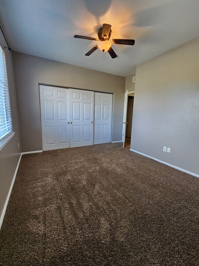 Building Photo - Amazing first floor condo in Littleton!!