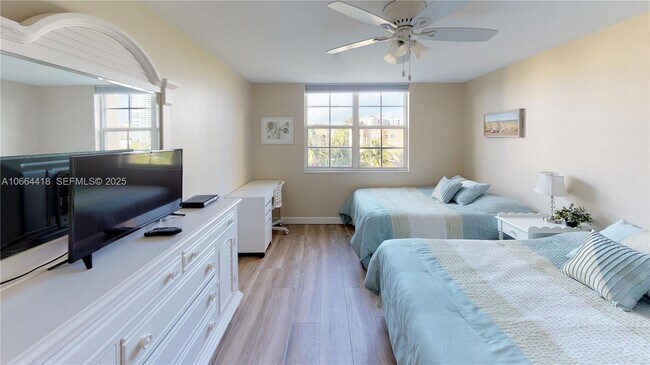 Building Photo - 19701 E Country Club Dr