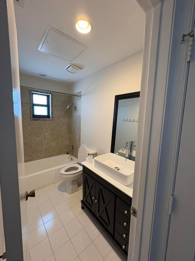 Building Photo - 360 Wilma Cir