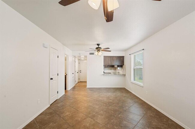 Building Photo - 111 Rhonda St