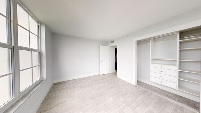 Building Photo - 3980 Oaks Clubhouse Dr