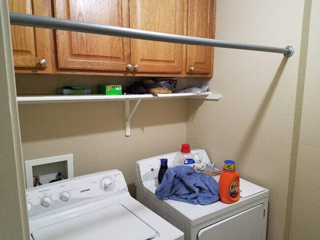 Laundry Rm w Closet Rod+Cabinets - 130 Easy St