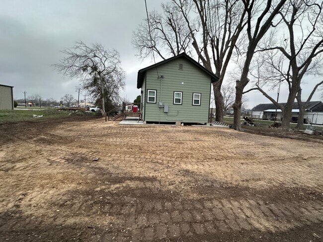 Building Photo - 112 E Scott St