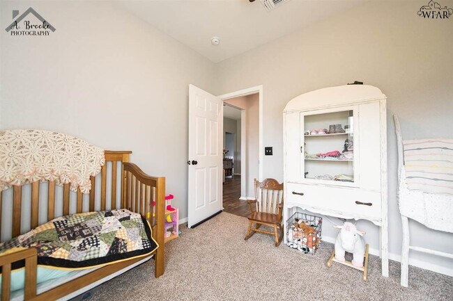 Building Photo - 1035 City View Dr