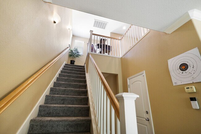 Building Photo - 3 BED 2.5 BATH TOWNHOME IN THE VILLAGES OF SHASTA VIEW GARDENS
