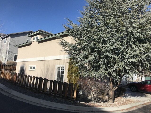 Building Photo - Great home In sparks..Close to everything!!!
