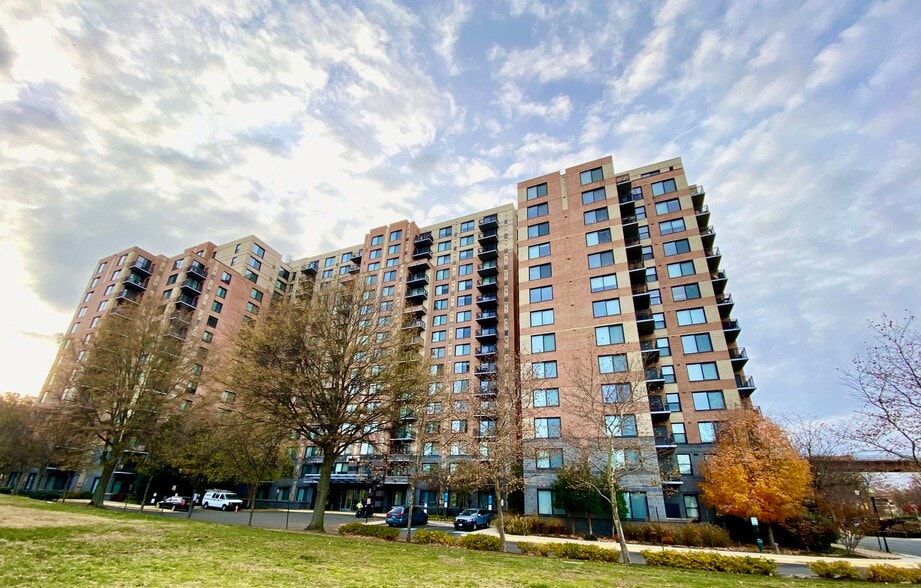 Condo For Rent - 2451 Midtown Ave