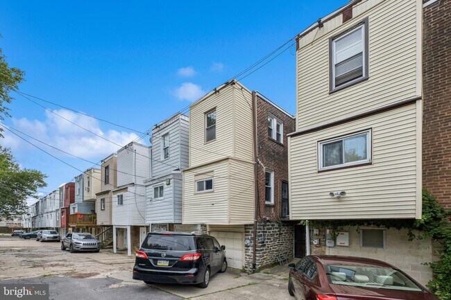 Building Photo - 6257 N 18th St