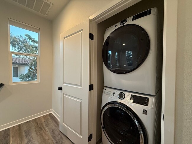 Building Photo - Great 2B/2.5BA Townhome in Oceanside!