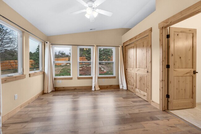 Building Photo - 15632 S Ray Dr