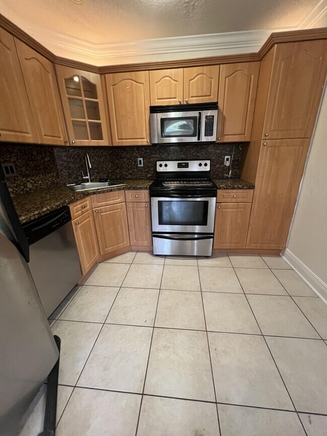 Building Photo - 3857 Coral Tree Cir