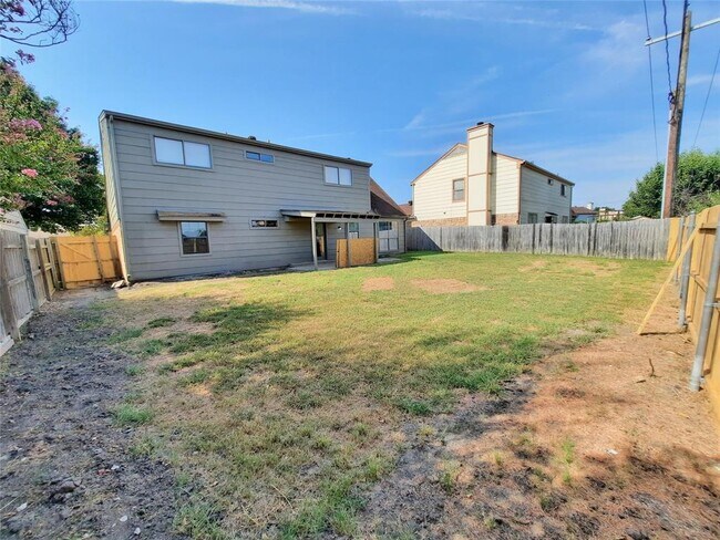 Building Photo - 2646 Winslow Dr